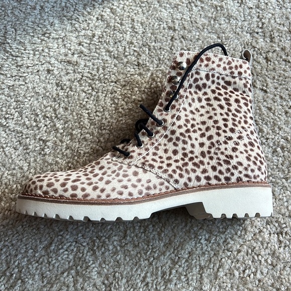 Dolce Vita Avena animal print calf hair Chukka lace up boot size 8.5 brown beige - Picture 3 of 9